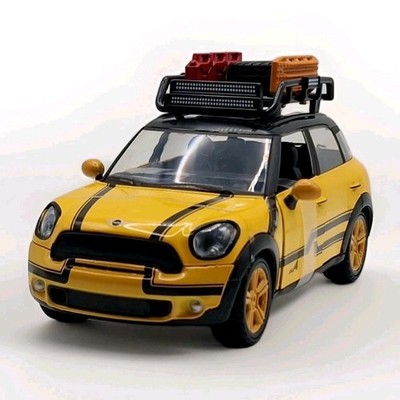 Mini Cooper S Countryman All4 Yellow Roof Rack 1:24 Scale Model Motormax 79752