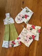"BUTTERFLIES "  dish towel with 2 pot holders & 1 oven mitt (4pc set )
