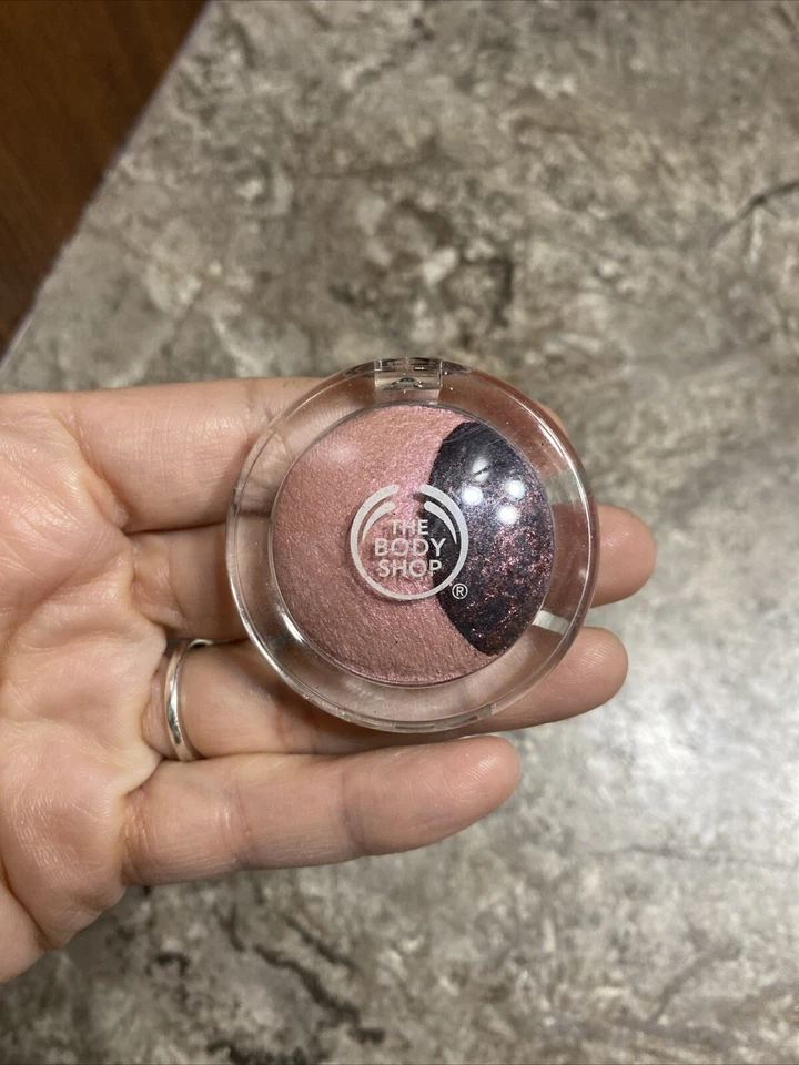 The Body Shop Baked to Last Eye Color Eyeshadow Duo, 04 Quartz New - Image 3 of 3