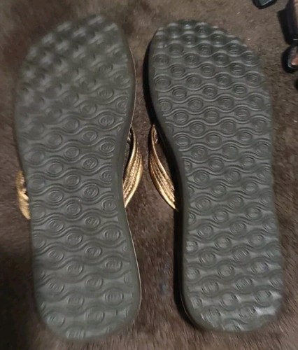 REEF, Olukai Honu Women's Size 9 Bronze Metallix colored Flip Flops in XLNT COND - Picture 9 of 13