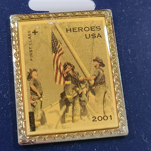 Servicio Postal de Estados Unidos 2001 Heroes Usa Fireman Pinback - Imagen 2 de 3