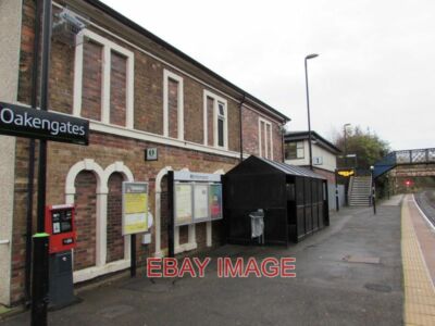 FOTO OAKENGATES BAHNHOF BAHNSTEIG 1 DIESER BAHNSTEIG FÜR ZÜGE NACH BIRMING