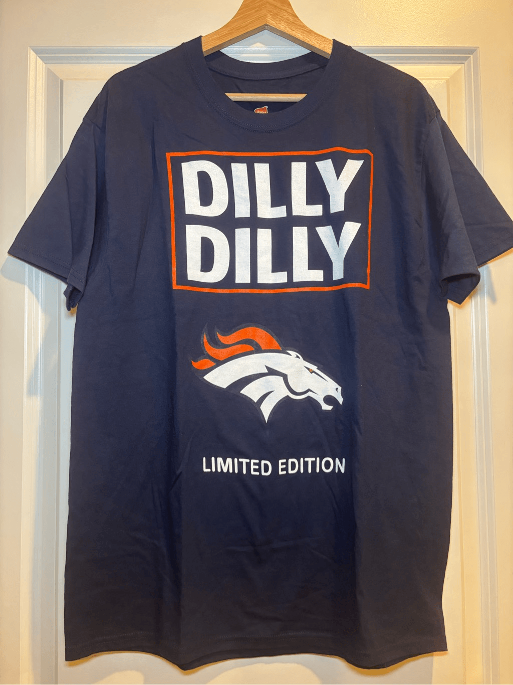 Dilly Dilly Denver Broncos NFL T-Shirt Size Large Team Fan Gear  