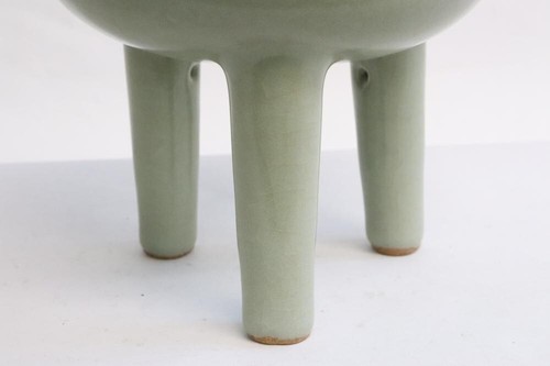 12C SONG DYNASTY 宋 龍泉青釉三足爐 LONGQUAN CELADON TRIPOD CENSER - Bild 6 von 9