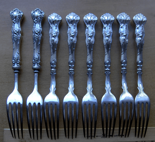 1847 Rogers Meriden Britannia Co grape Vintage set~Hollow handled knives & forks - Picture 4 of 14