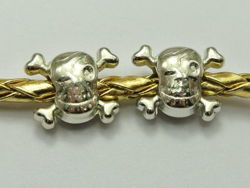 100 Silver Tone Metallic Acrylic Skull+CrossBones Big Hole Pony Beads 15X12mm - Picture 5 of 8
