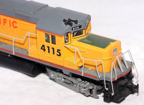 MRC/Lima Union Pacific Ho Scale Alco C420 Powered Locomotive #4115 - Picture 7 of 10