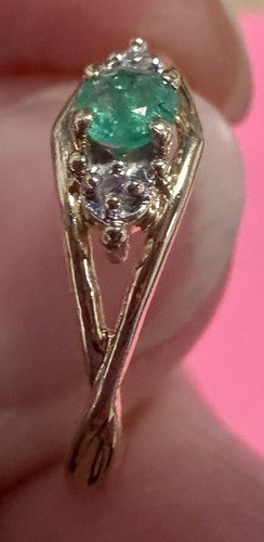 Ring mit grünem Stein. Massives Gelb 10K Gold. .9G Größe 6,25 - Bild 3 von 3