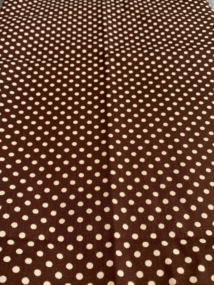 Tela de algodón a lunares marrón 1/4 yarda 44" para coser manualidades acolchado Foto 2 de 4