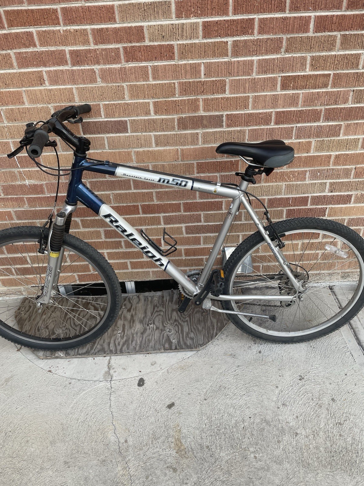 2008 Raleigh M50 MTB Bike 22" X-Large Hardtail Suspension Fork
