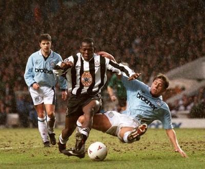 Faustino Asprilla of Newcastle United and Michael Brown of Manches- Old Photo 1