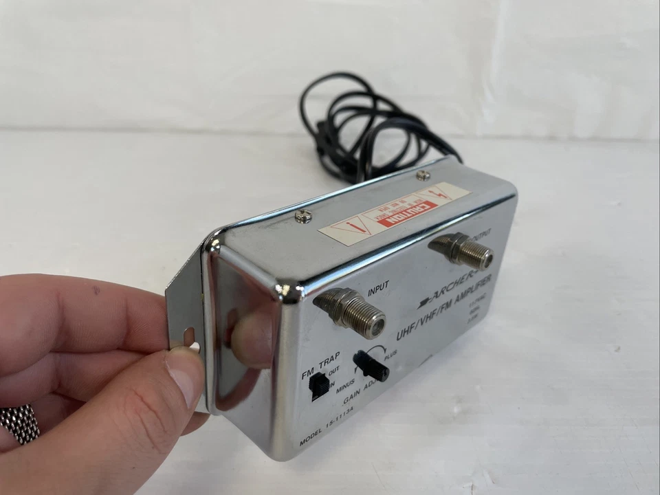 Radio Shack Archer 15-1113A UHF VHF FM 20dB Signal Amplifier 117VAC 60Hz 3.6W - Image 3 of 4