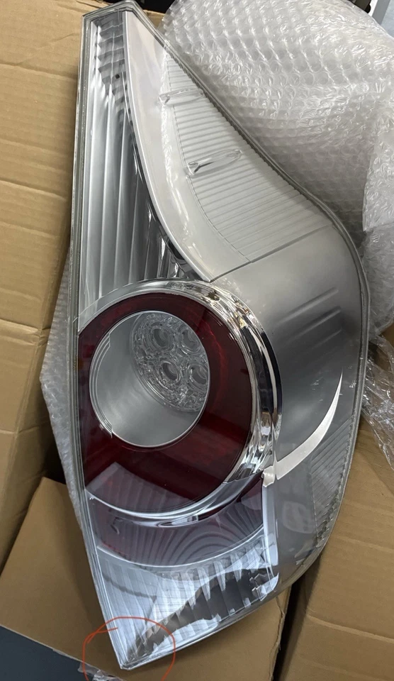 Conjunto de luces traseras laterales para pasajero derecho Toyota Prius C 2012-2019 Foto 4 de 4