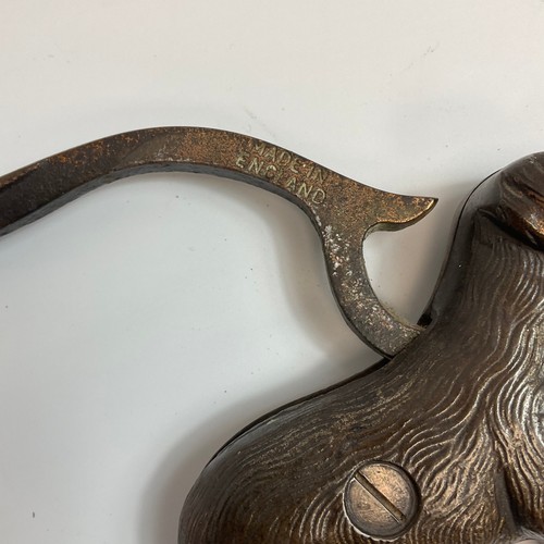 Vintage Cast Iron Dog Shaped Nut Cracker Made in England Collectable - Picture 8 of 8