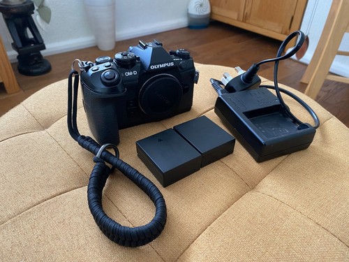 Olympus OM-D E-M1 Mark II low shutter count superb condition - Picture 2 of 9