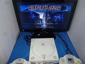 US Sega Dreamcast Console in Box 2 controllers VMU memory card games bundle