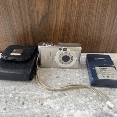Canon IXUS 40 / PowerShot Digital ELPH SD300 4.0MP Digital