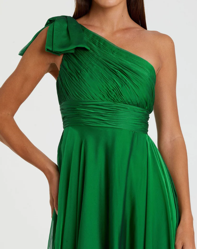 Abito da sera Mac Duggal 67476 Kelly verde plissettato monospalla fiocco abito in chiffon - Foto 1 di 15