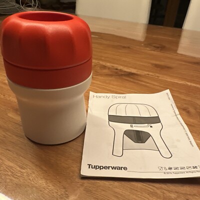H007 - Tupperware - Handy Spiral - Spiral Reibe - Gemüsereibe - Rot