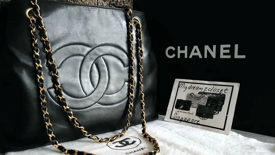 CHANEL Vintage Patent Leather 24k Gold CC Logo Camera Bag Black