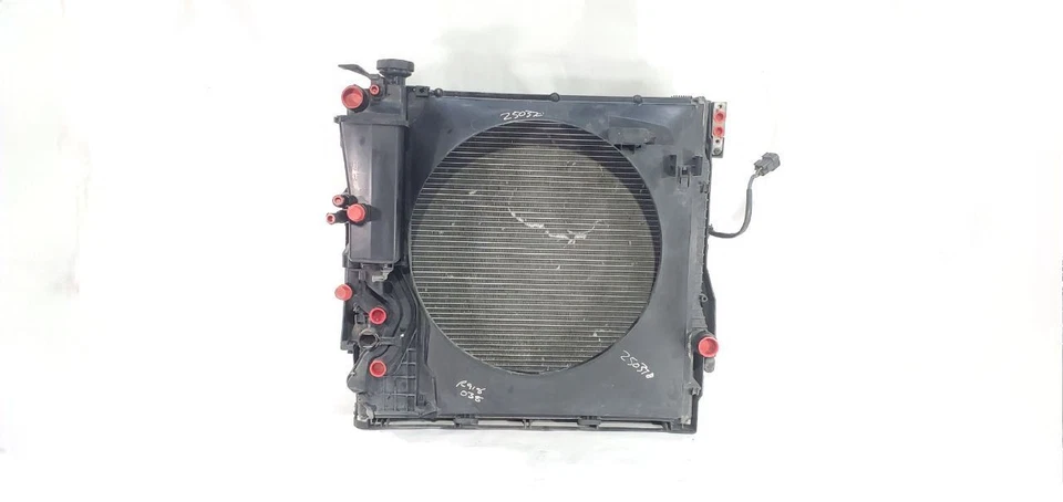 2001 2002 2003 20004 BMW X5 OEM Radiator Complete Cooling 3.0L - Image 2 of 4