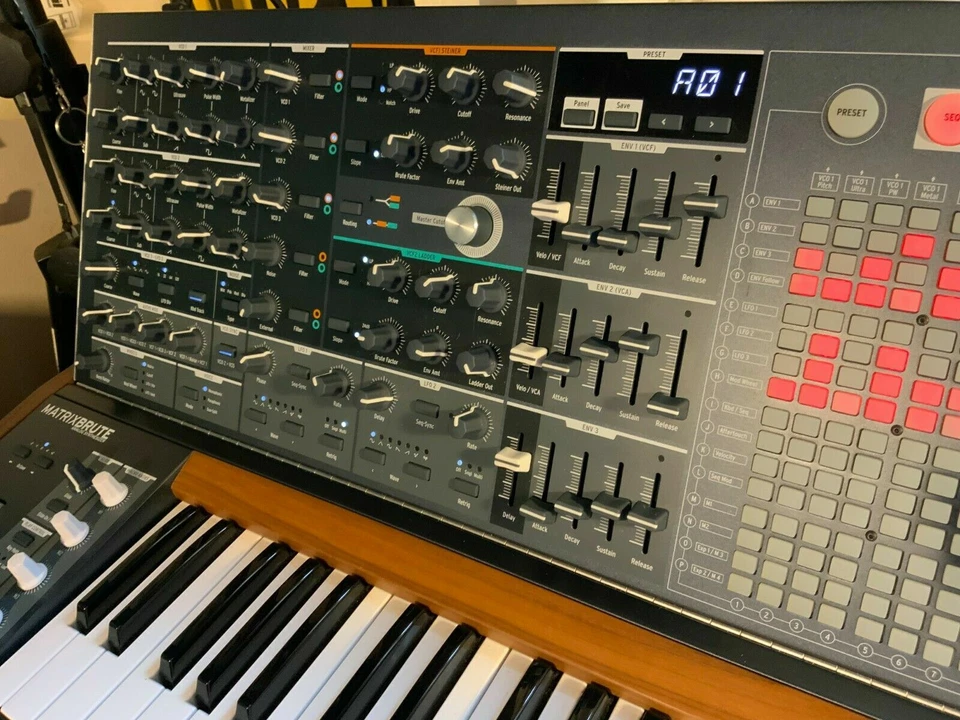 Arturia MatrixBrute analogue Synthesizer Amazing Synth keyboard boxed - Image 2 of 4