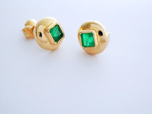 Fine Emerald Earrings in 18 KT Yellow Solid Gold with Natural Colombian Emeralds - Picture 12 of 13