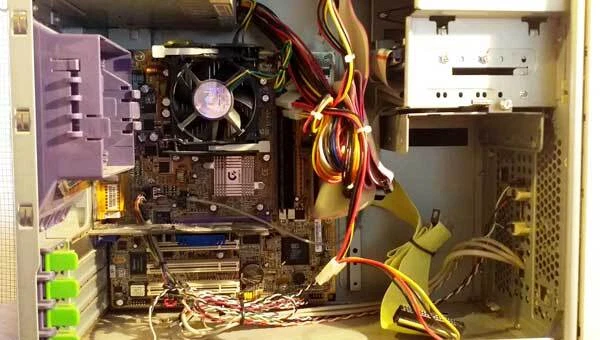 Torre ordenador Intel Celeron SIN HDD con Teclado Lenovo - Imagen 4 de 4