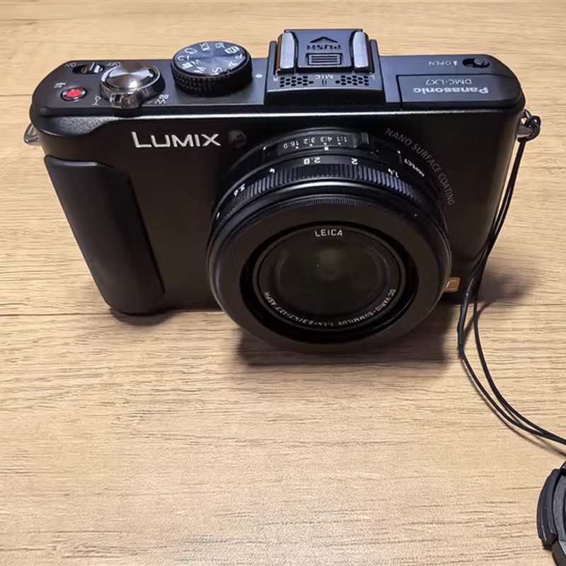Panasonic LUMIX DMC-LX7K LX7 10.1 MP Digital Camera 3.8x Optical