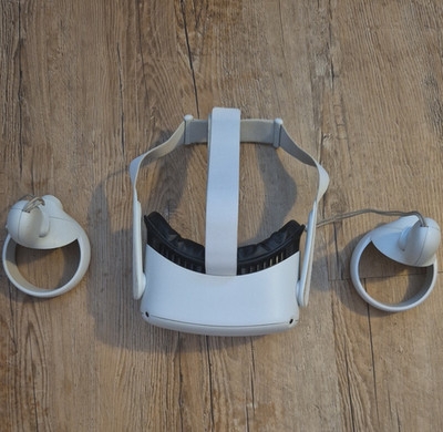 Meta Quest 2 eigenständiges VR-Headset mit 2 Controllern, Weiß, USB-C 