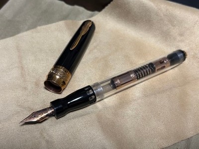 Pineider La Grande Bellezza Mystery Filler Füllfederhalter 14K feine Feder