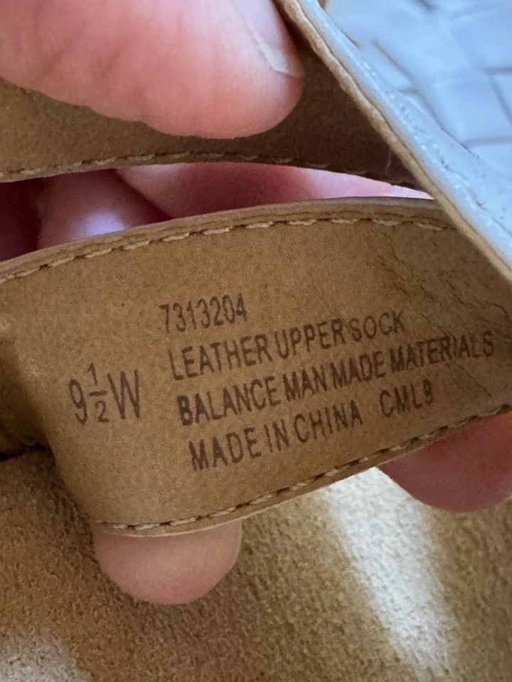 Softspots Womens Slingback Sandals 9.5 WIDE White Leather Buckle Mid Heel - Image 3 of 4