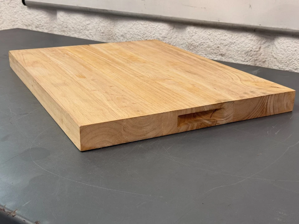 Tabla de cortar de madera tostada mediana Winco Choice 18" x 24" x 1,75"/Preparación # WCB-1824 Foto 2 de 4