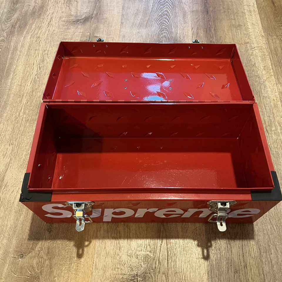 Caja de herramientas Supreme Diamond Plate logotipo de caja roja soporte de accesorios FW18 Foto 4 de 4