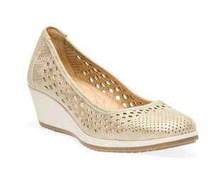 naturalizer brina wedge pumps