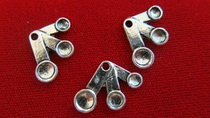 10pc-034-measuring-spoons-034-charms-in-antique-style-silver-BC383