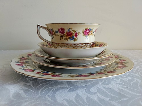 SET OF VTG GOLD CASTLE HOSTESS DEMITASSE CUP & SAUCER JAPAN FOR 2 PERSONS 10 PCS - Picture 2 of 12