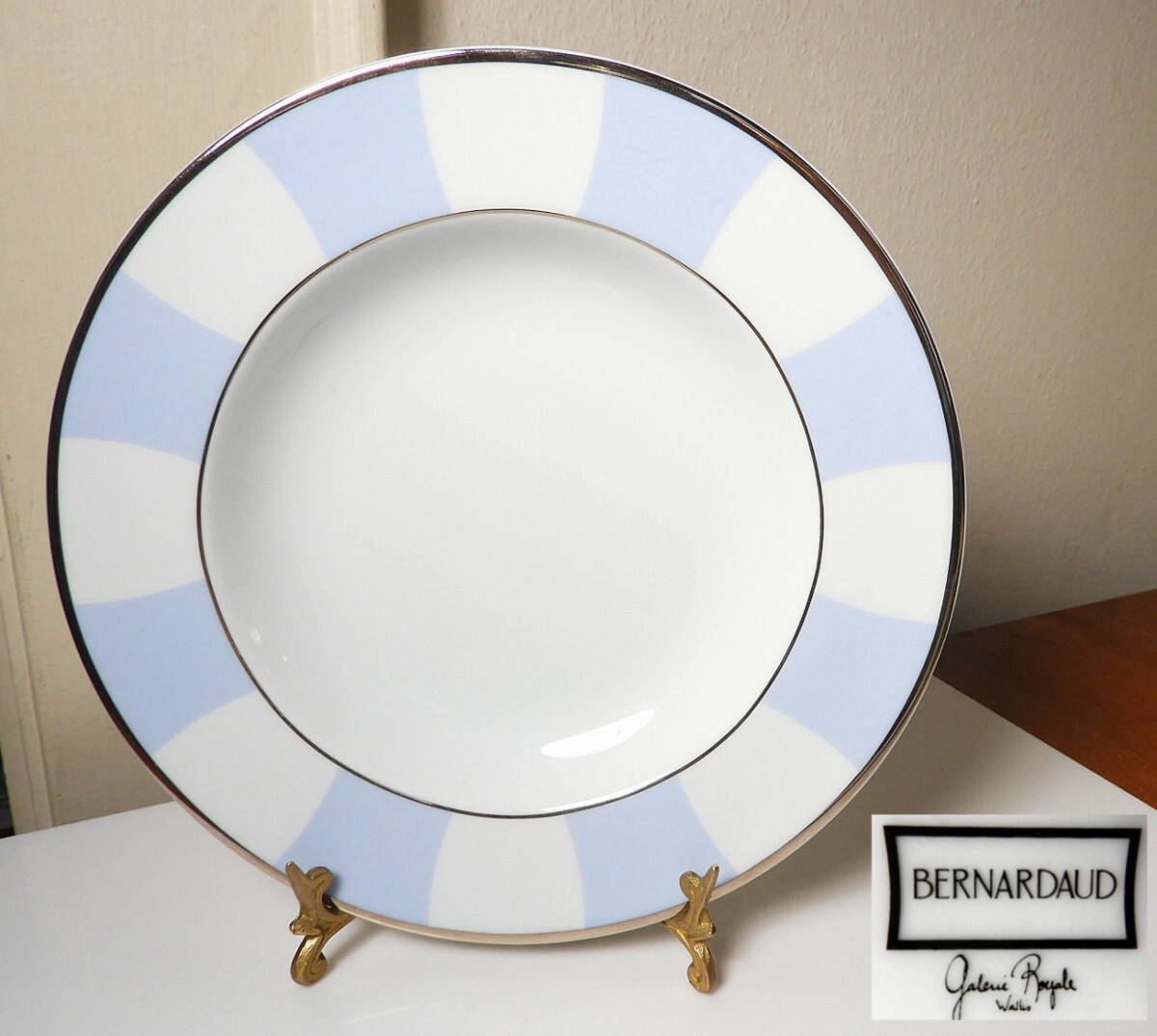 Bernardaud Limoges GALERIE ROYALE - WALLIS BLUE 8 3/4