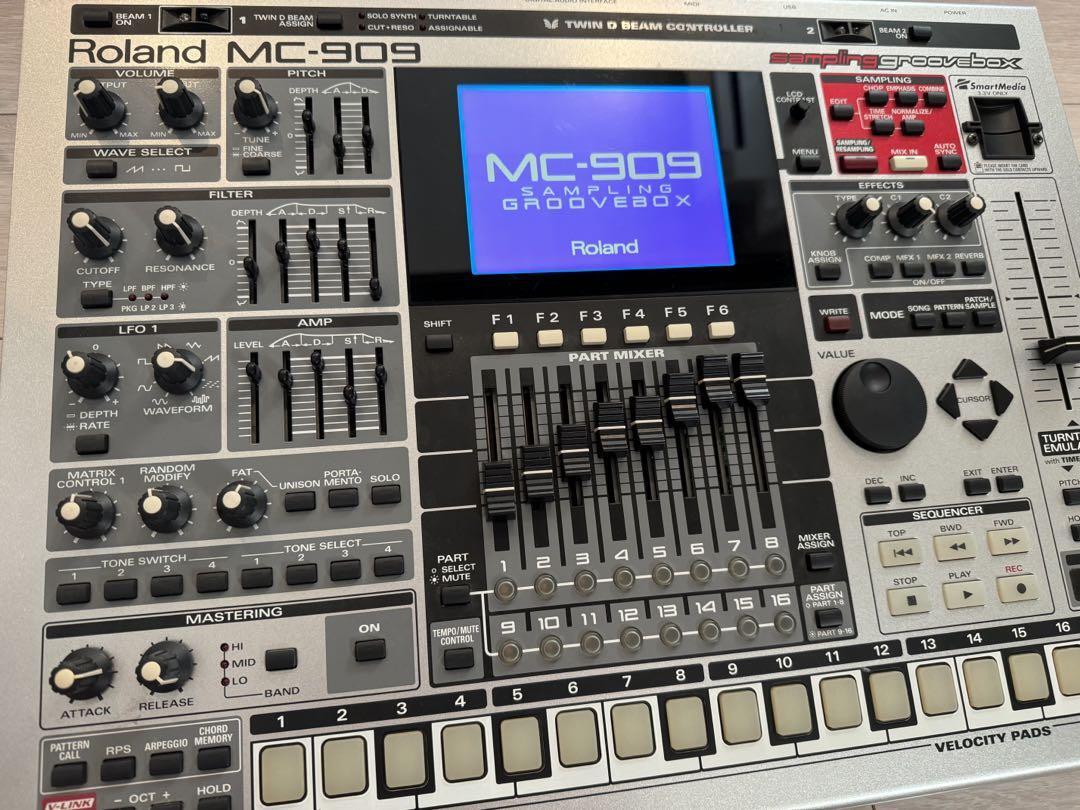 Roland MC-909 Sampling Groovebox 256MB DIMM Music Sampler  