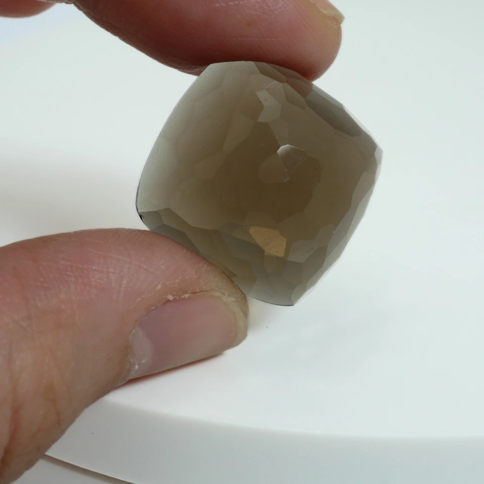 Natural Quartz 26.1 Ct Cushion Cut Gemstone from Madagascar - Image 3 of 4