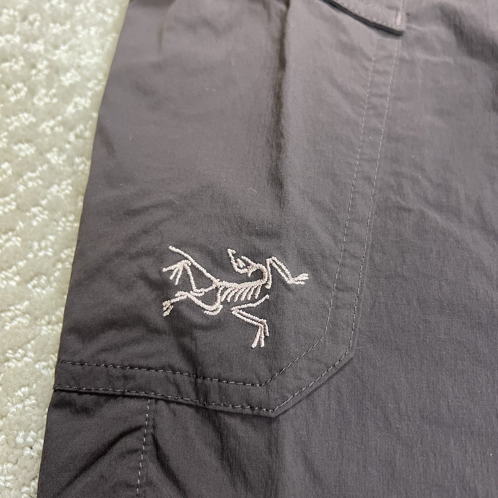 Arc'teryx Pantalone Capri Cargo Viola Scuro Sordinato Donna Taglia 6 30" x 14"