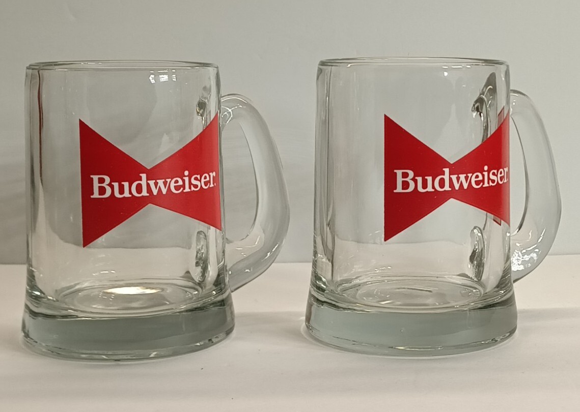Budweiser ビンテージフレーム 2点セット Set Of 2 Different Budweiser Vintage Red White And Blue Beer