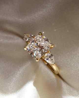 Ct Cushion-Cut VS1/G Lab Grown Diamond Engagement Ring