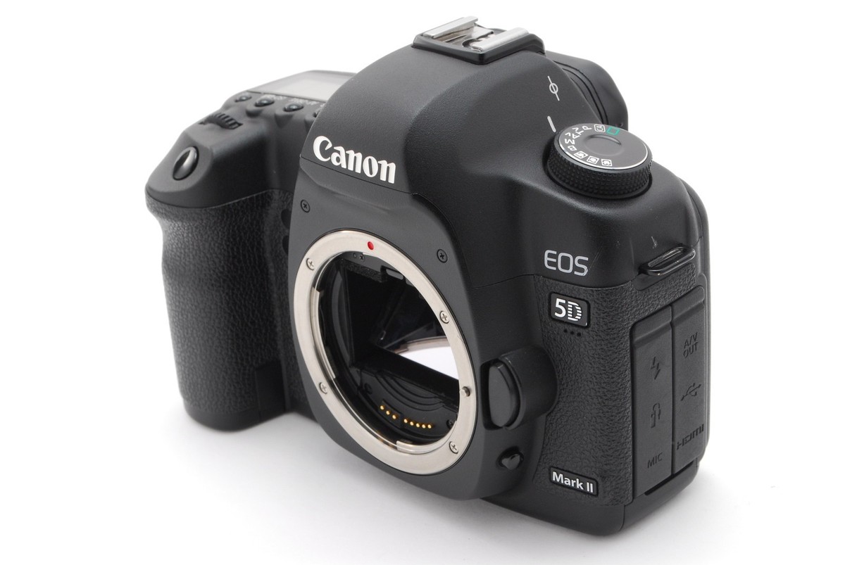 MINT]Canon EOS 5D Mark II DSLR + Canon EF35-70mm f3.5-4.5 Lens