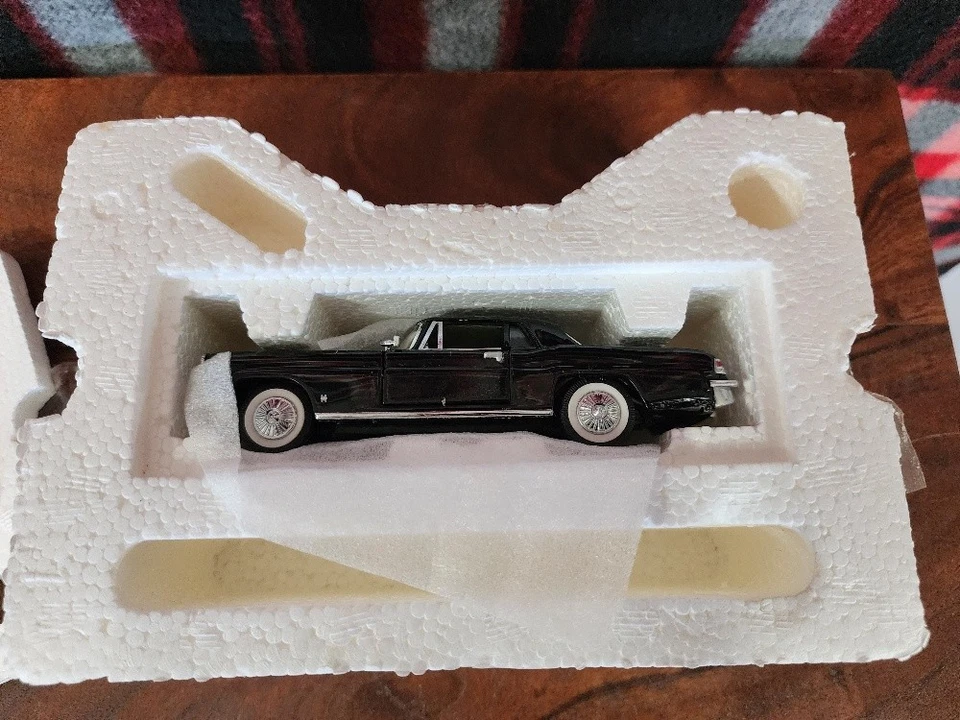 Lincoln Continental Mark II 1956 Franklin como nuevo 1:43 diecast negro/rojo nuevo en caja Foto 4 de 4