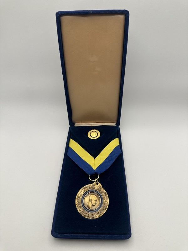 Paul Harris Fellow Rotary Foundation Medal Lapel Pin Set Original Box Vtg MCM