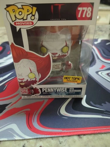 Funko Pop!- MOVIES-IT- PENNYWISE WITH SKATEBOARD- HOT TOPIC EXCLUSIVE- 778