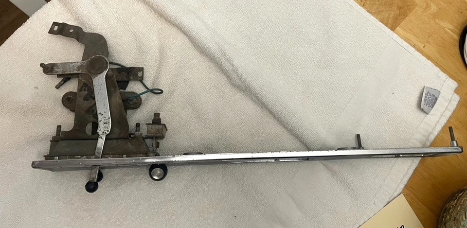 Ford Fairlane 1957 bisel de tablero con controles térmicos original OEM Foto 2 de 4