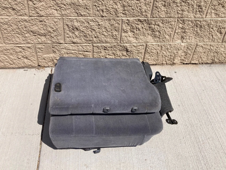 Toyota Land Cruiser 1994 tercera fila asiento trasero izquierdo lado del conductor tela azul fabricante de equipos originales Foto 3 de 4