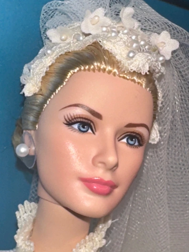 Barbie Collector Gold Label 2011 Mattel “Grace Kelly The Bride” #T7942 *Sin usar, en caja original* Foto 3 de 4